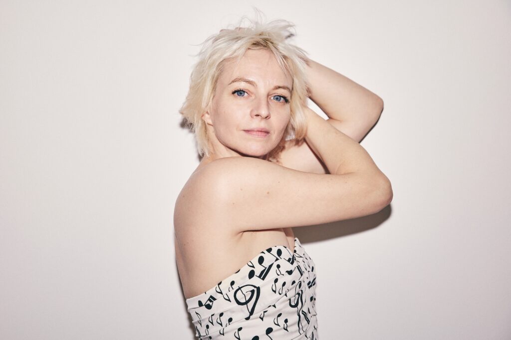 Augusta Beloka Nils Schwarz B52a7019 Augusta Beloka Nils Schwarz B52a7019 Filmwork.gr.jpg